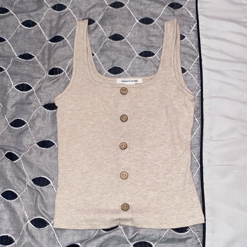 Never worn, size small!!